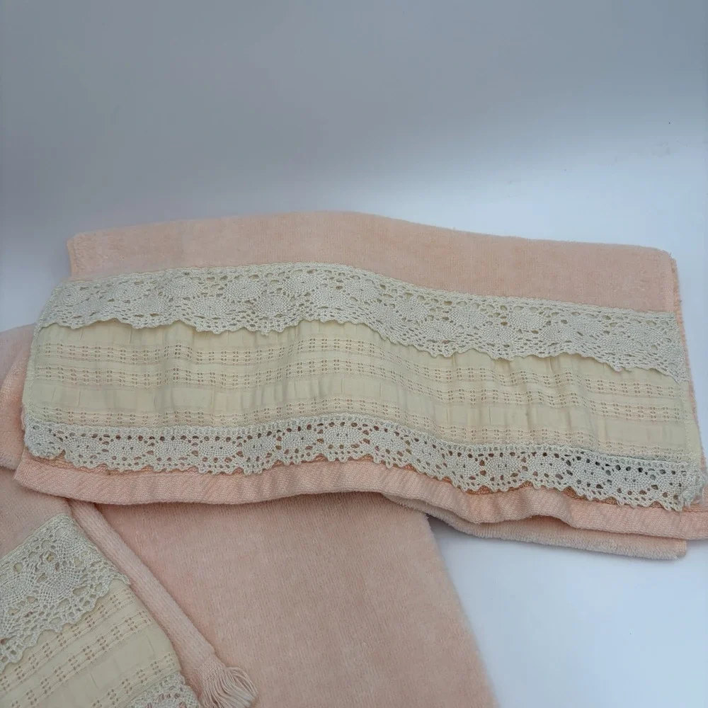 Vintage‎ 1970's Avanti Grand Prix Towel Set Pink Crotchet & Lace Trim 3 Piece